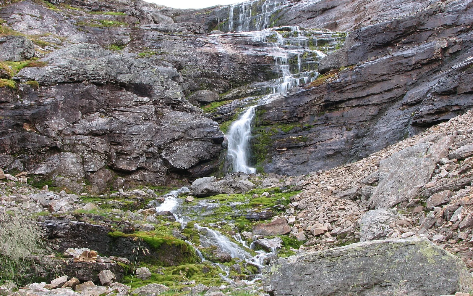 Waterfall in Paratiisikuru gorge in Urho Kekkonen National Park
