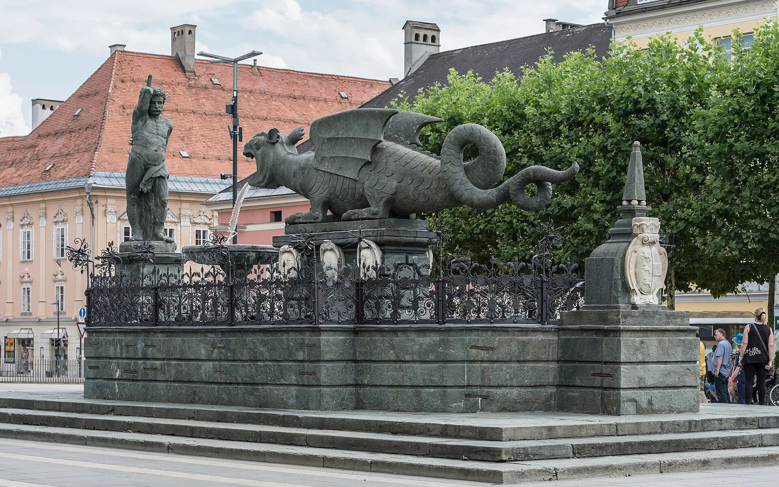 Neuer Platz and the Lindwurm fountain in Klagenfurt