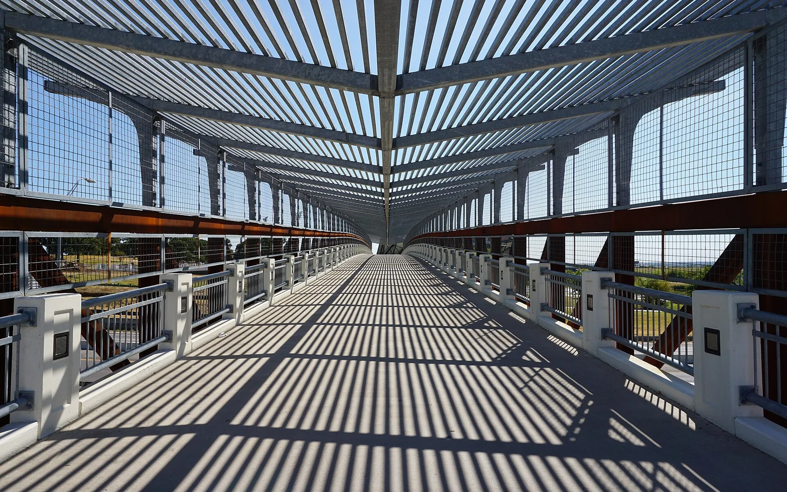 Pedestrian bridge crossing the Drava in Osijek