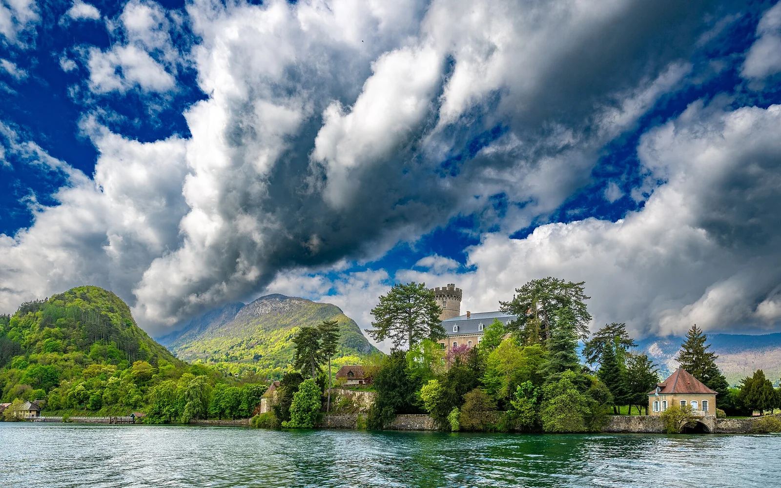 Lake Annecy beneath the surrounding mountains