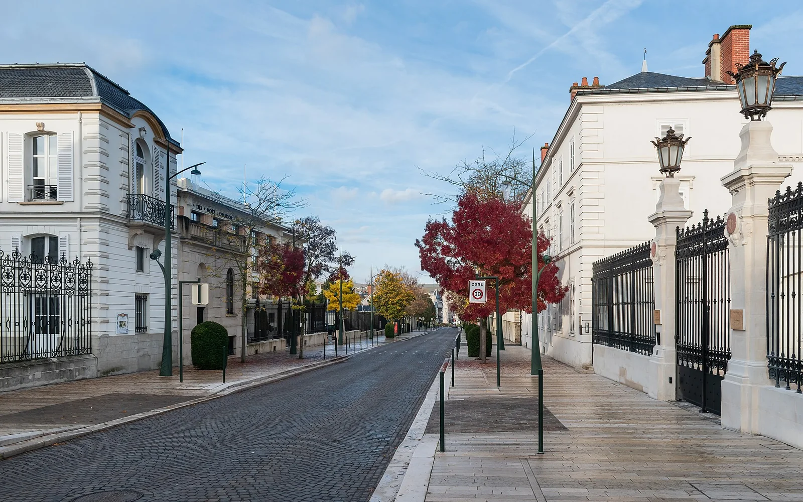 Champagne houses along Avenue de Champagne in Épernay