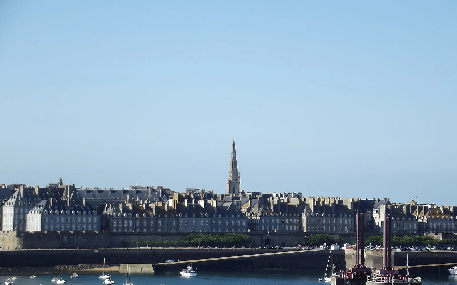 The walled city of Saint-Malo beside the coast