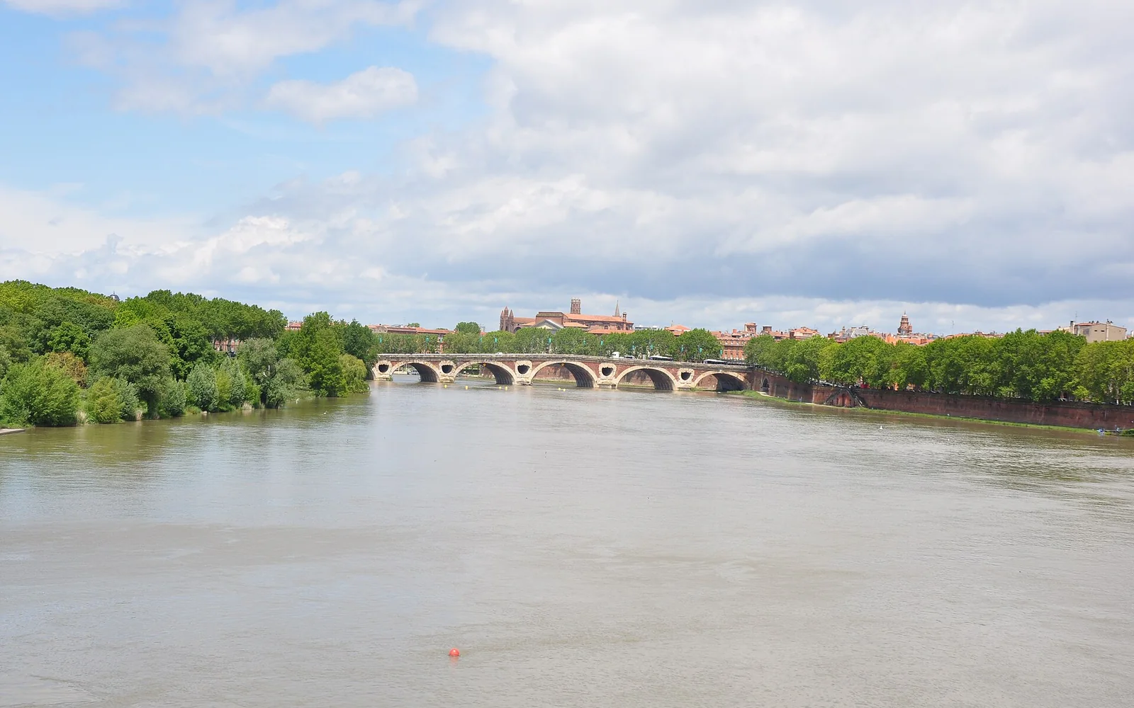 Pont Neuf crossing the Garonne in Toulouse