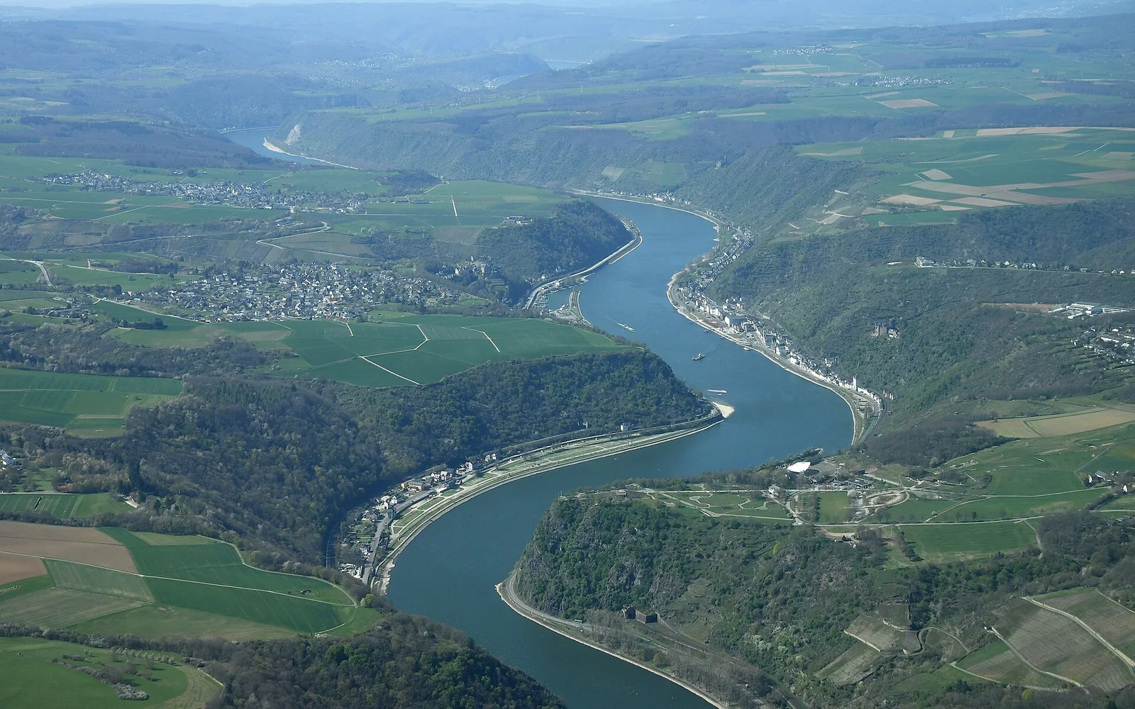 The winding Rhine near Sankt Goarshausen and the Loreley