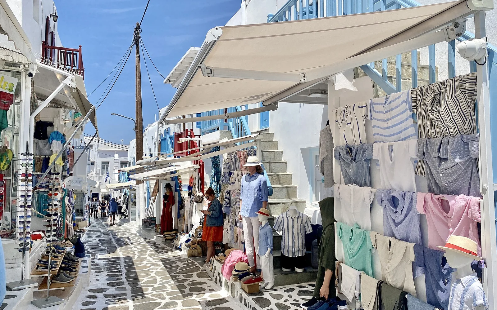 A whitewashed lane in Mykonos Town