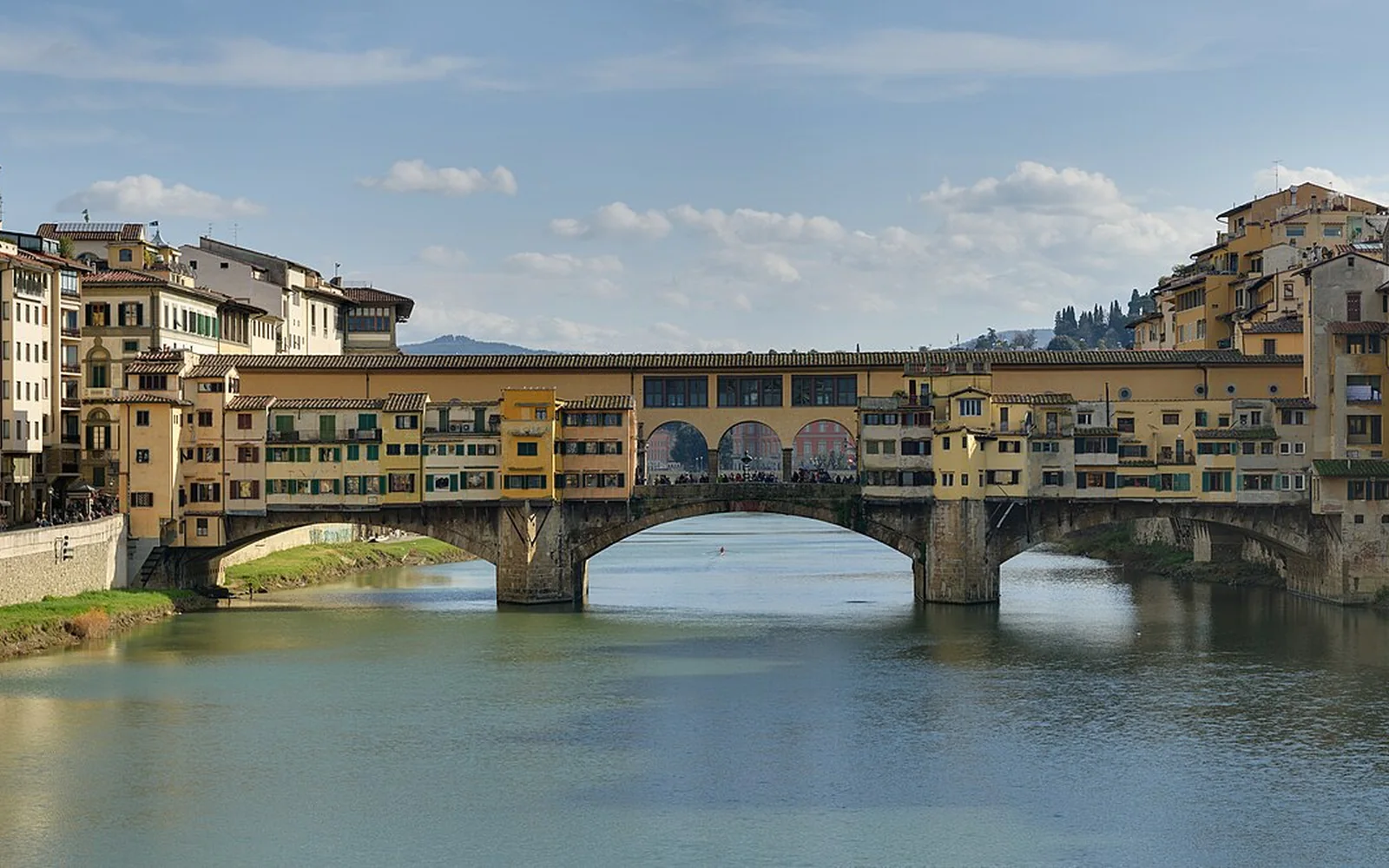 Ponte Vecchio crossing the River Arno