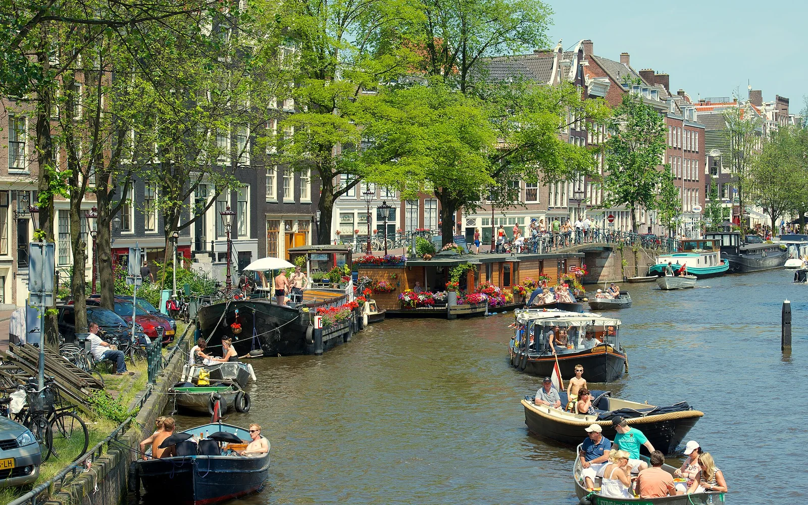 A canal and narrow houses in Amsterdam's Jordaan