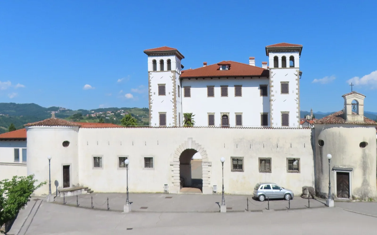 Dobrovo Castle among the hills of Goriška Brda