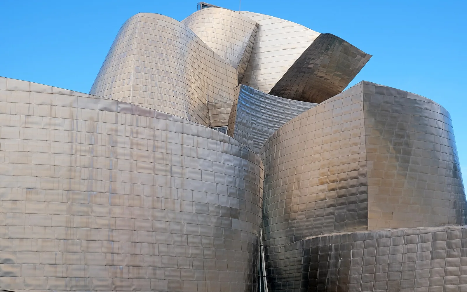 Guggenheim Museum beside the Nervión in Bilbao