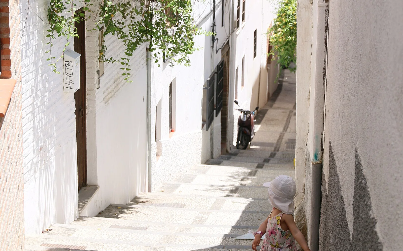Whitewashed streets in Granada's Albaicín